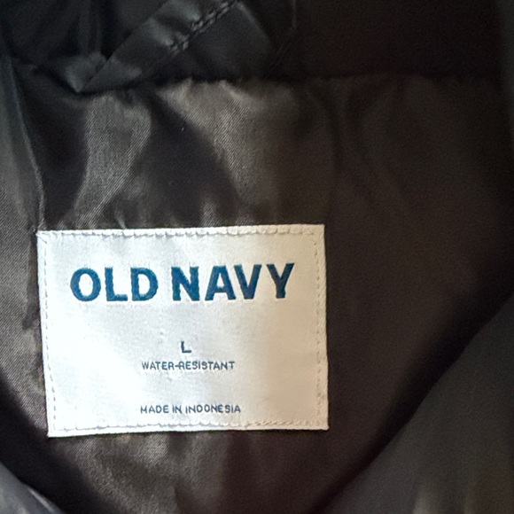 Old Navy Black Puffer Vest size large - Picture 2 of 3